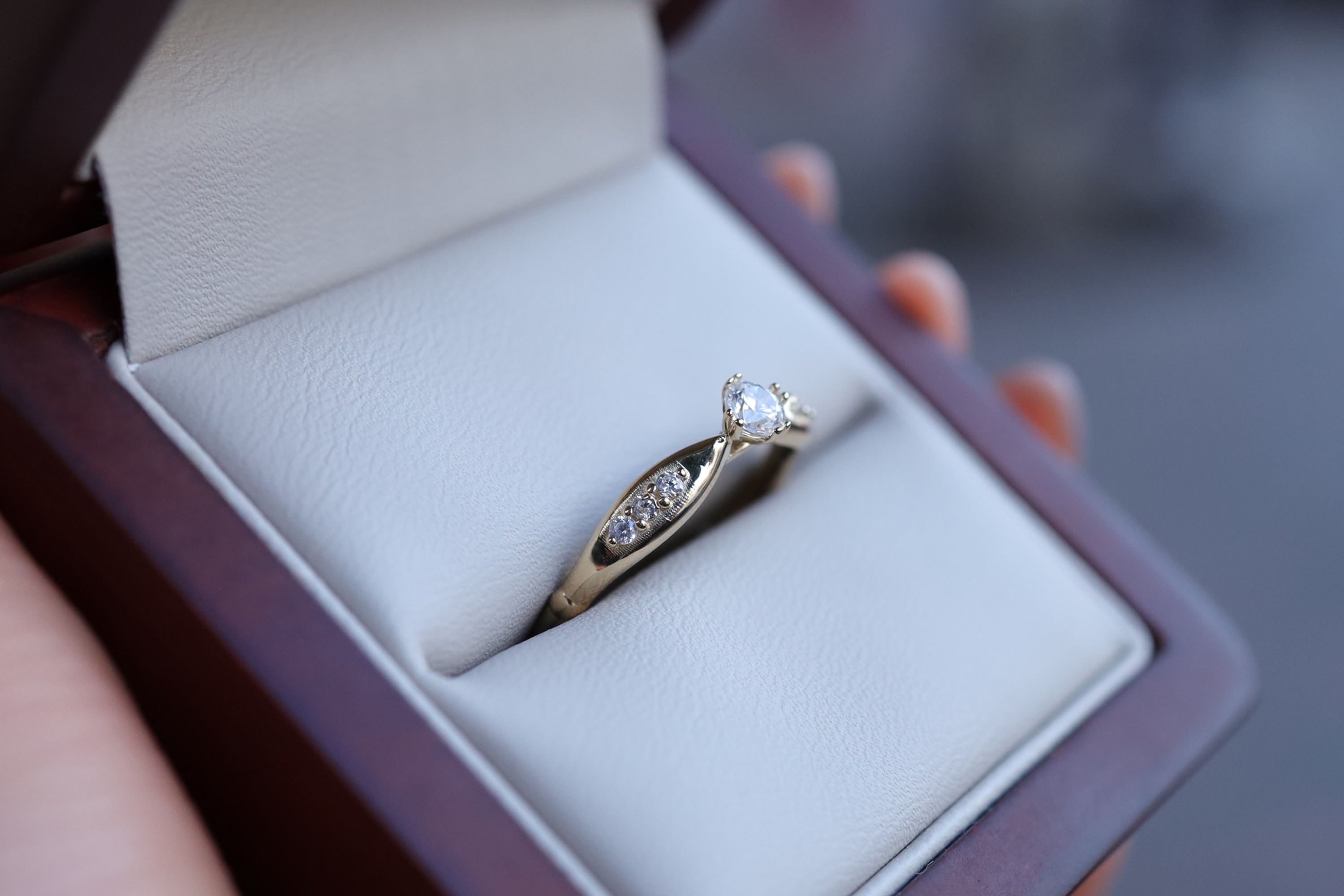 Anillo de compromiso 14kts