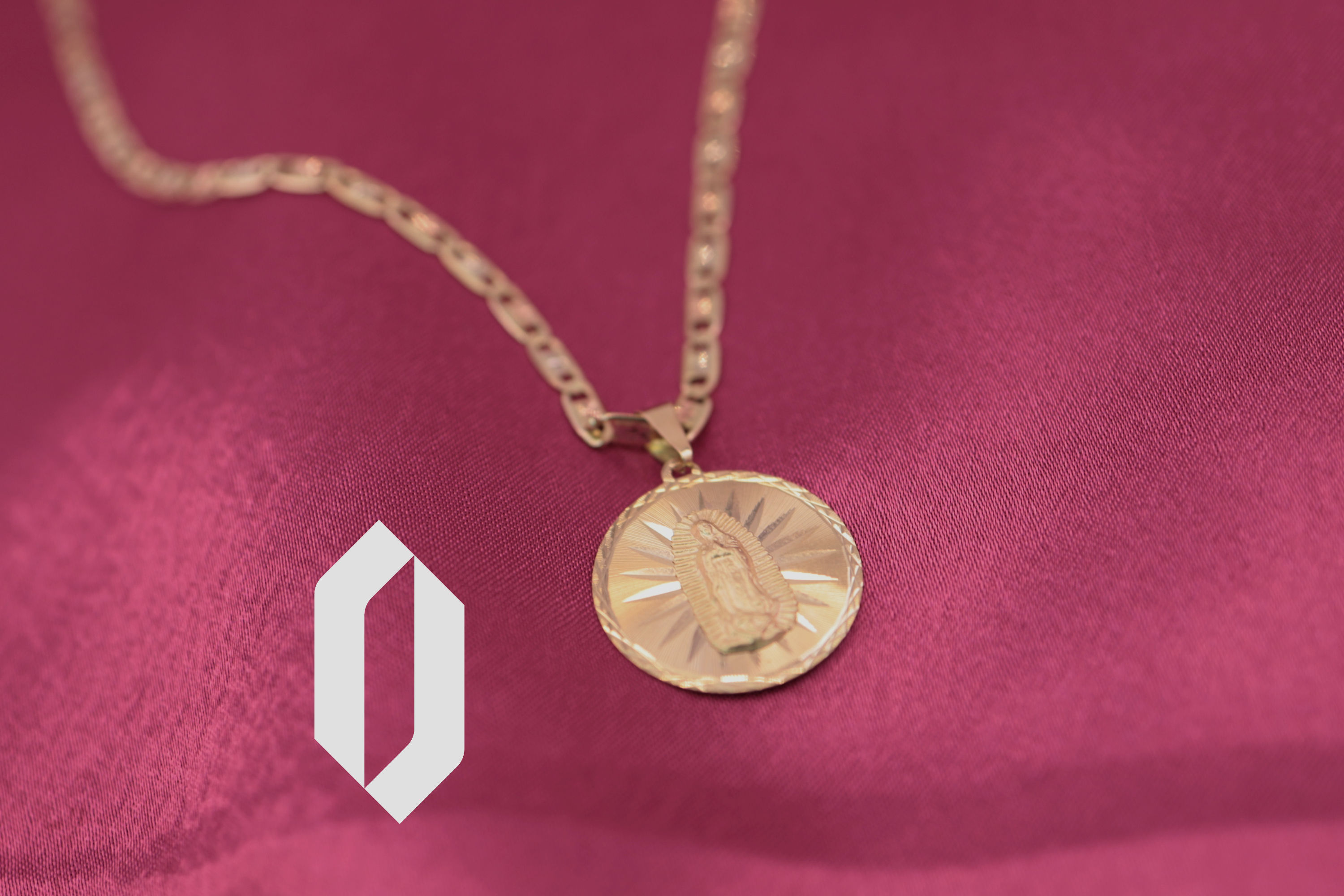 Cadena gucci c/ medalla Virgen de oro 10kts