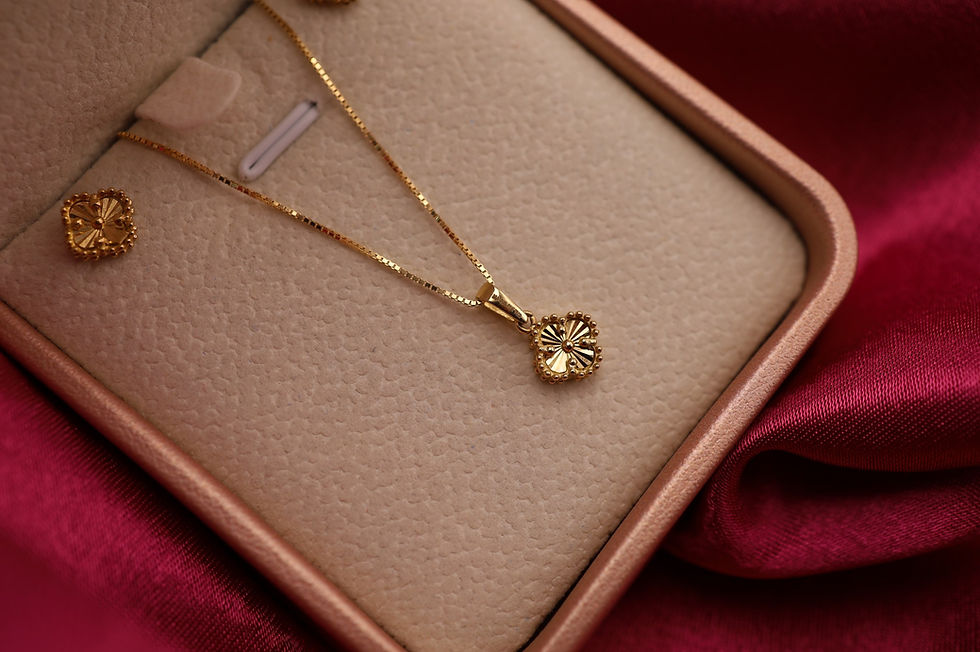 Miniatura: Juego gargantilla y aretes de oro 10kt
