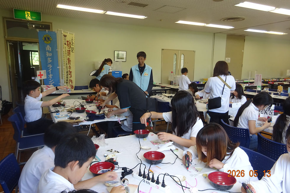 5月11日（月）弥富市立十四山西部小学校の子供たちに砂時計教室を開催しました。5月13日（水）愛西市立草平小学校の児童に砂時計教室を開催しました。
