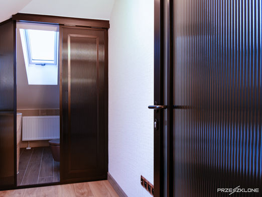 Ścianki szklane ze szkłem ryflowanym