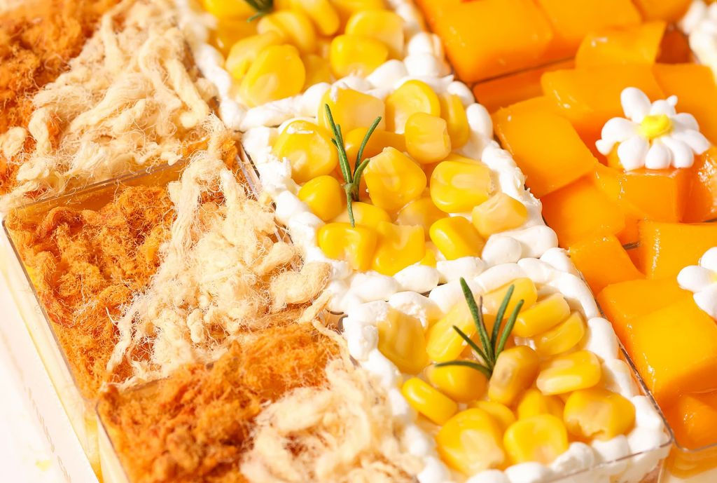 Set bánh cốc mix Sweet Sunshine (BLTM, bánh kem bắp phô mai, mousse xoài)