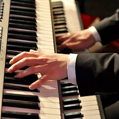Loungeband, Pianist, Piano und Sängein, Hintergrundmusik, Barmusik, Band Loungemusik, Loungeband buchen. Jazzband, Jazz Sängerin buchen.