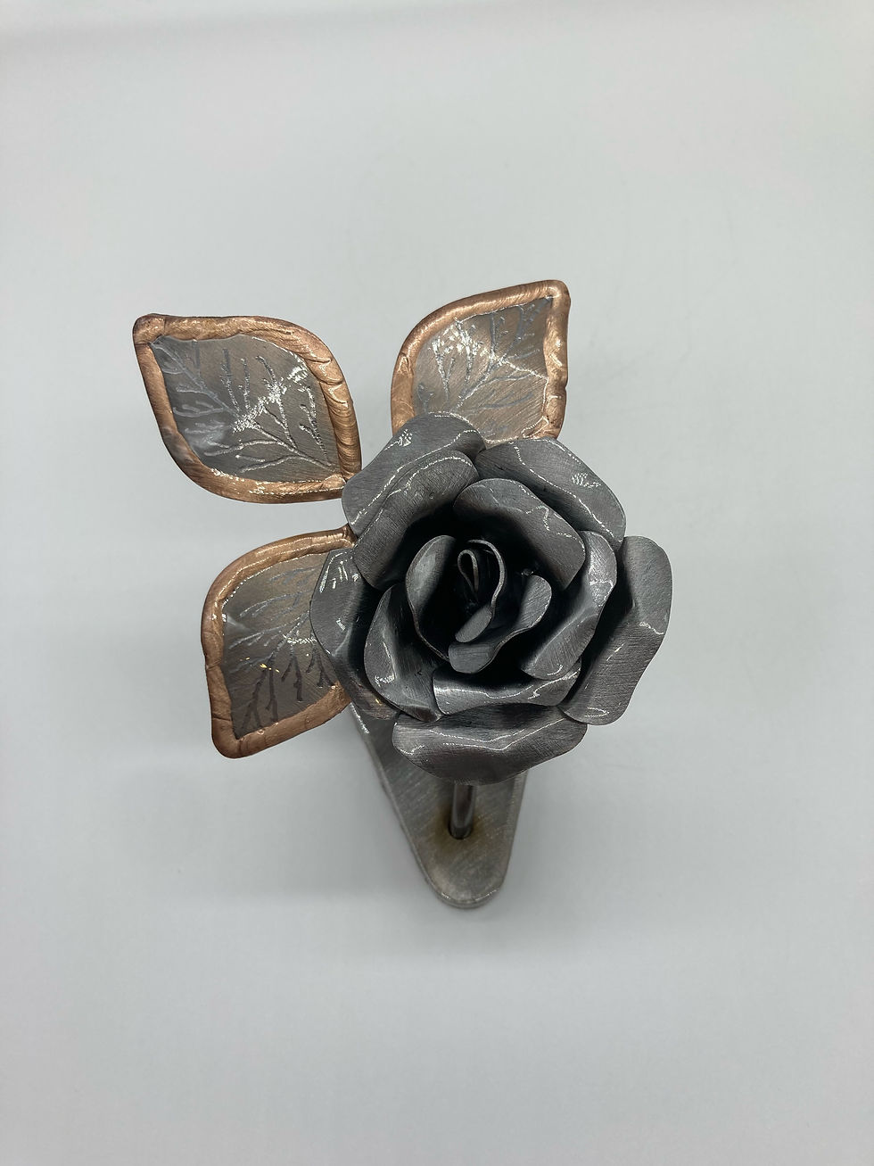 Thumbnail: metal rose top