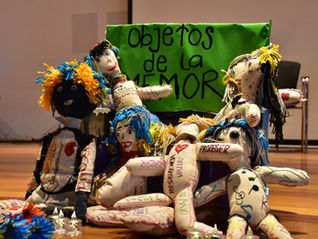 Con teatro y tejido, el Museo Casa de la Memoria de Medellín recuerda a los seres queridos de madres buscadoras de desaparecidos