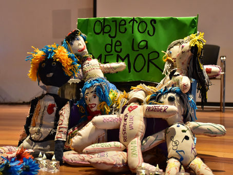 Con teatro y tejido, el Museo Casa de la Memoria de Medellín recuerda a  los seres queridos de madres buscadoras de desaparecidos