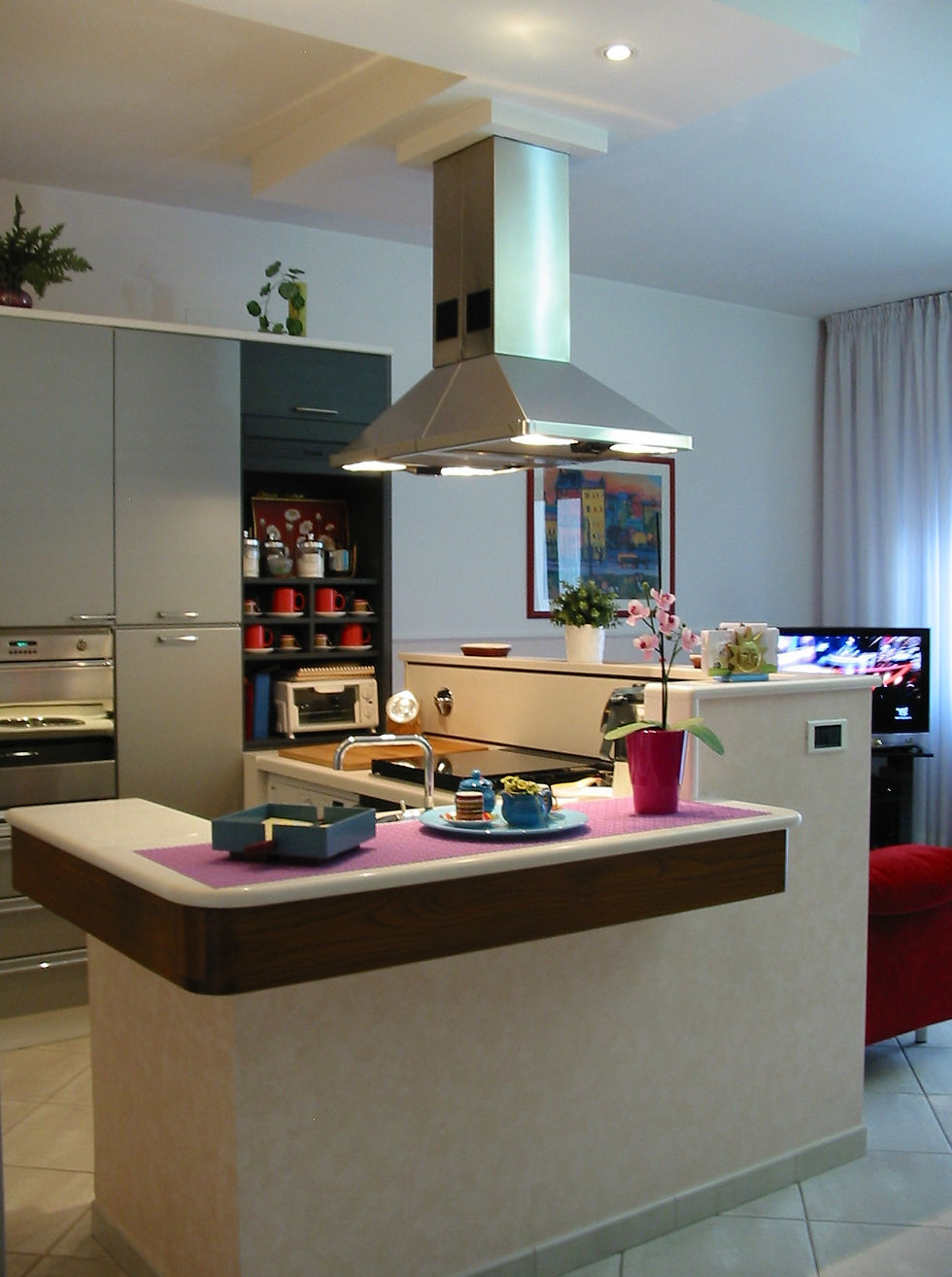 penisola cucina e piano colazione