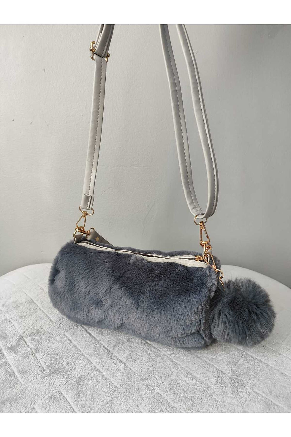 Kadın Gri Ponponlu Peluş El Ve Omuz Çantası Sevgililer Gününe Özel Hediye