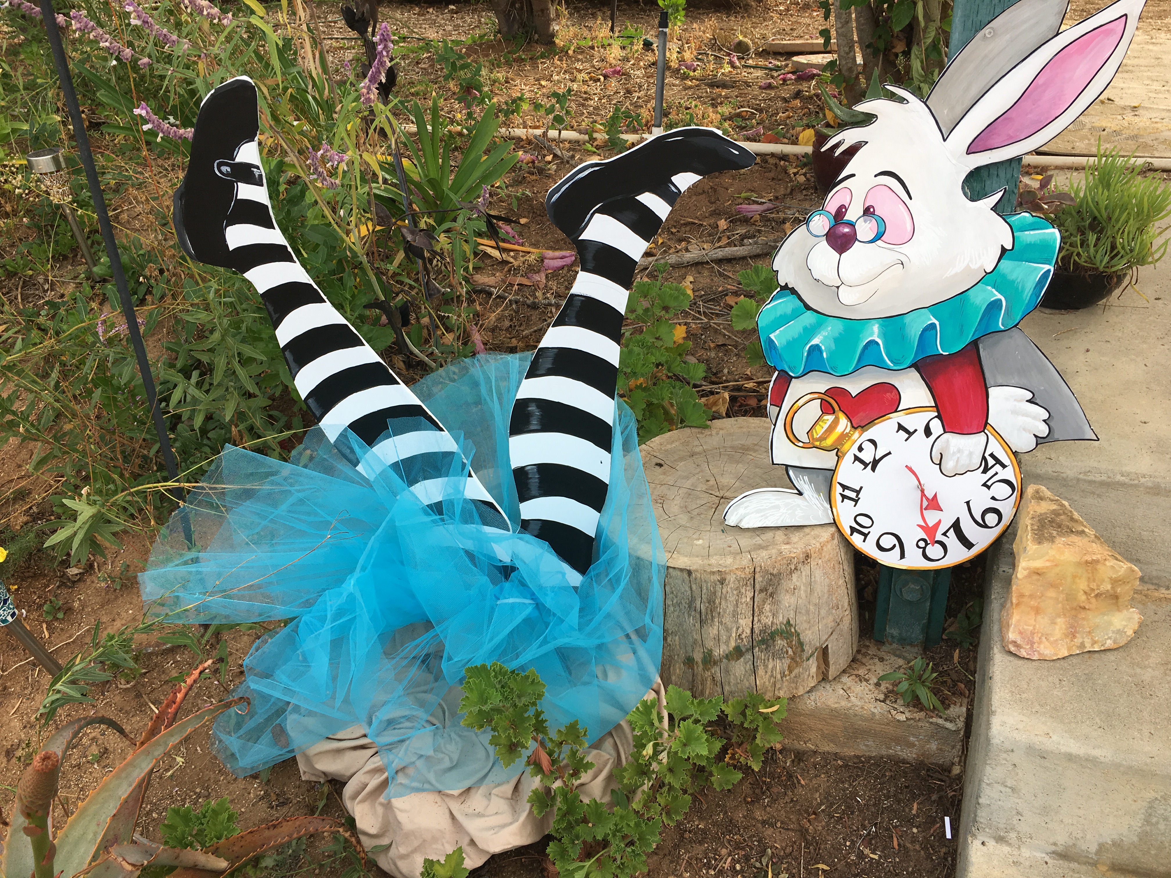WONDERLAND PROPS