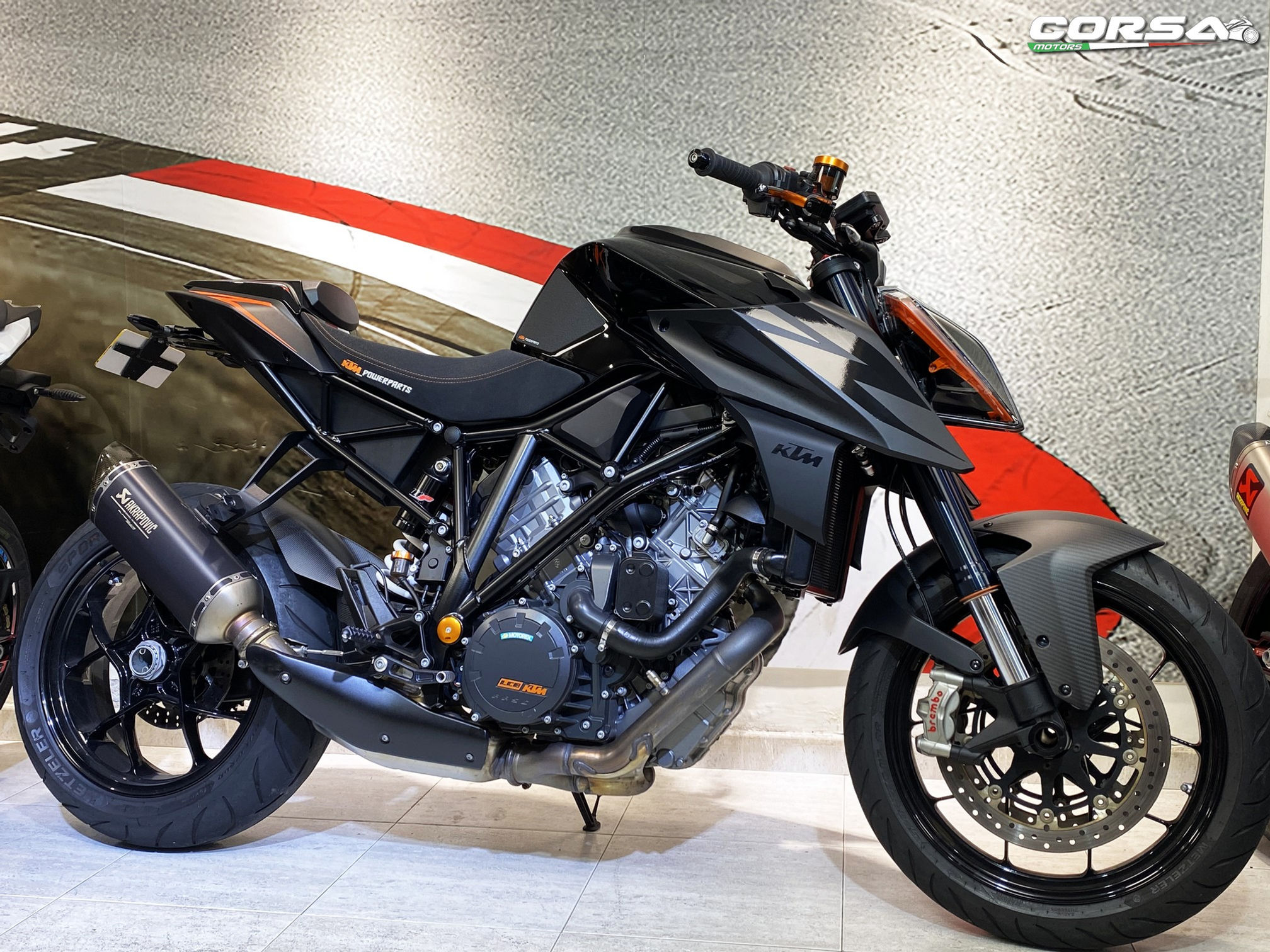 KTM - 1290 Super Duke R
