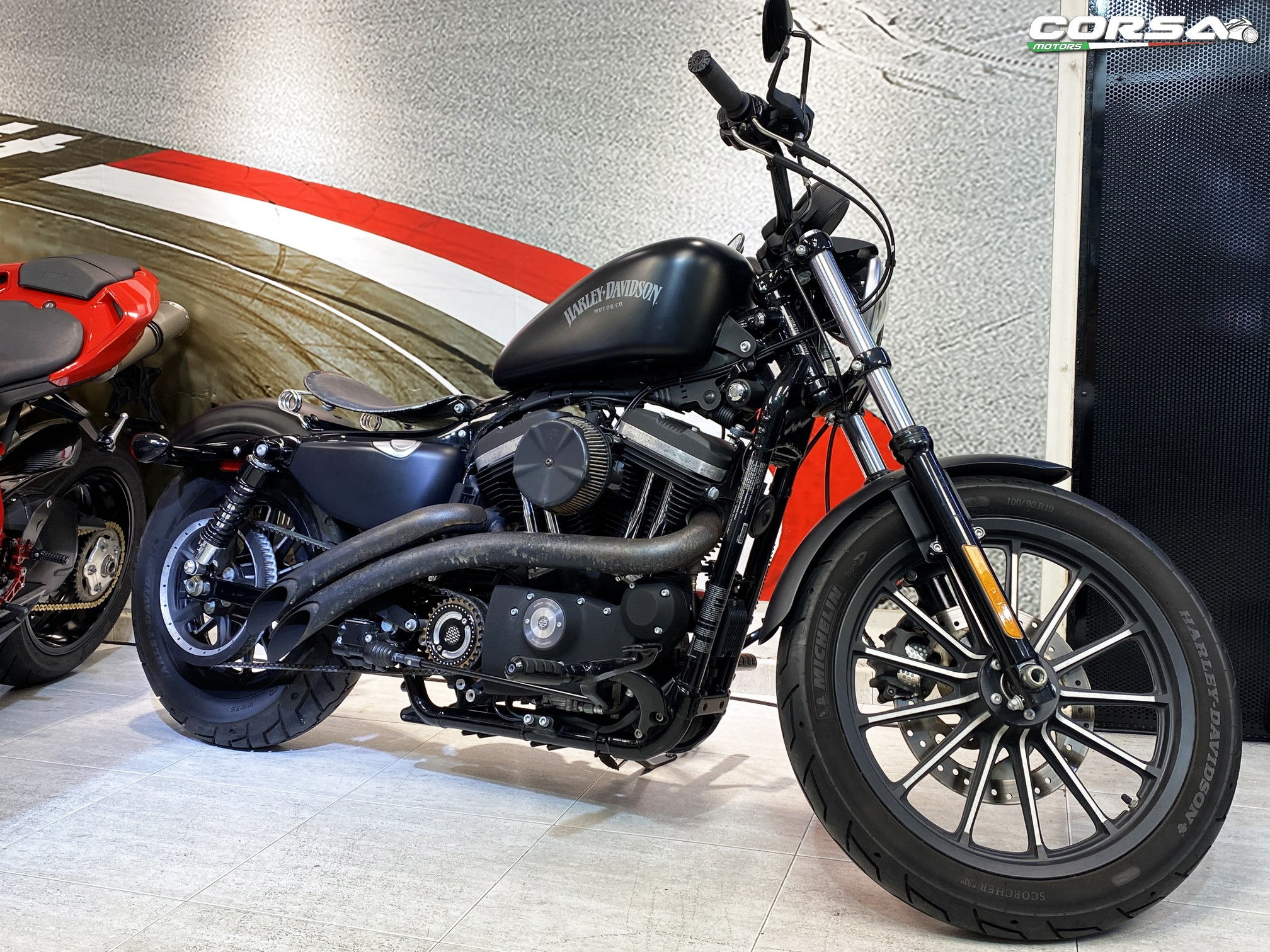 Harley Davidson - XL883N Sportster Iron 883
