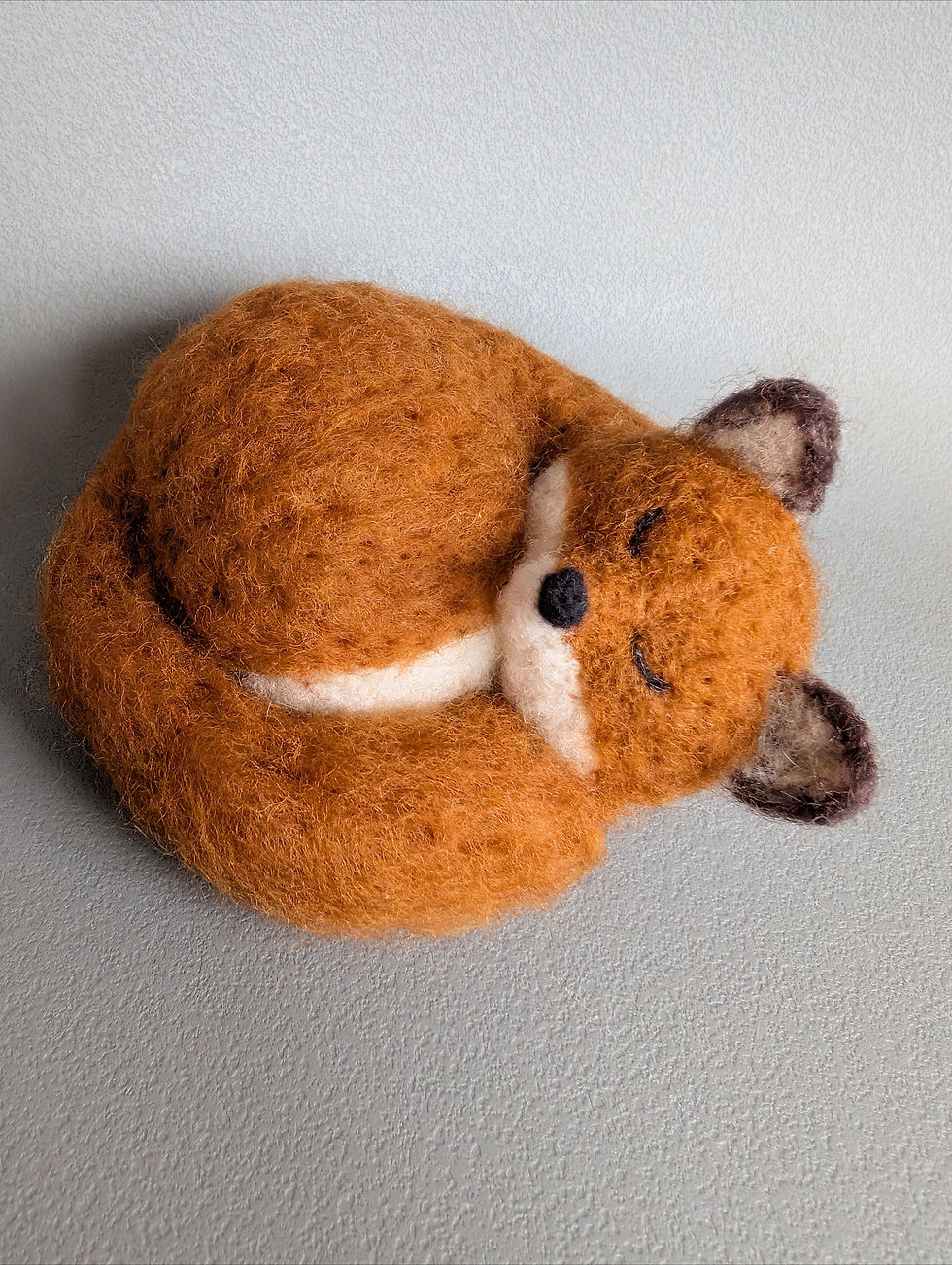 Miniaturbild: schlafender Fuchs aus Filz