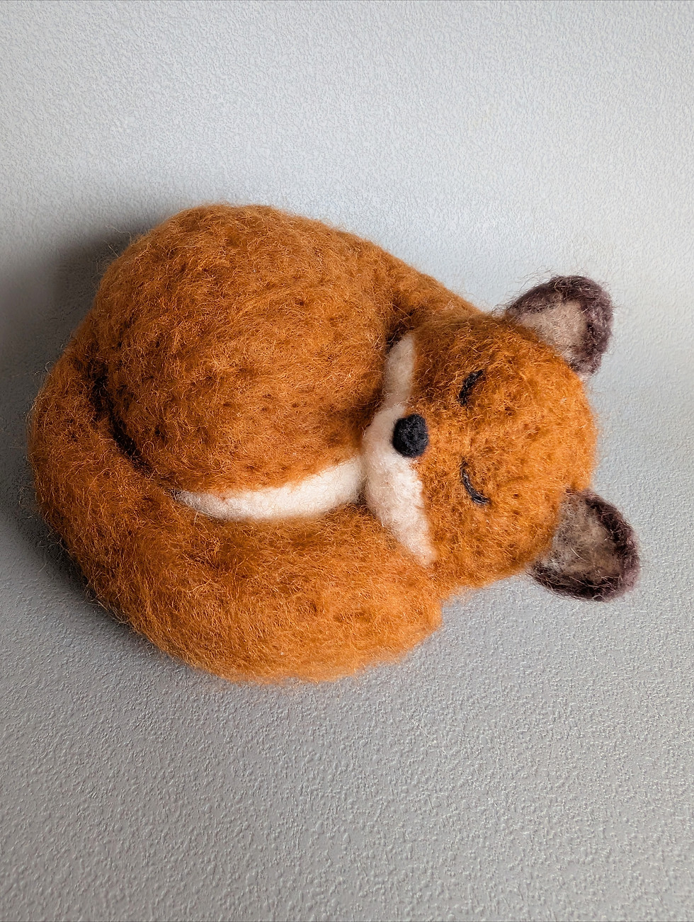 Miniaturbild: schlafender Fuchs aus Filz