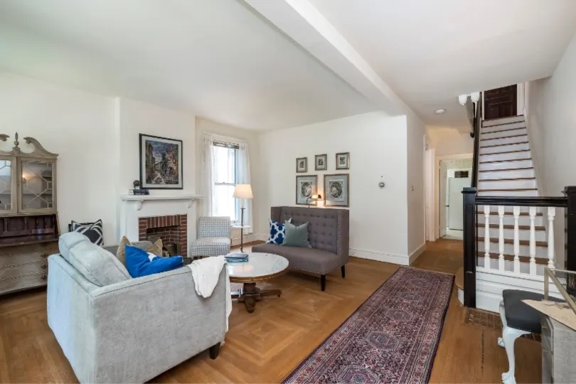 325-West-Union-St-2-Canva-edited_2564fe63b_25648b5ca.webp