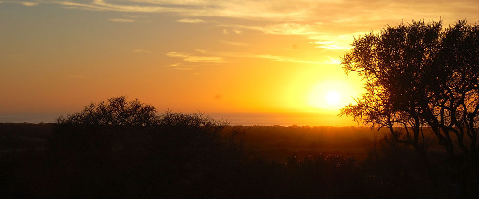 Son coucher de soleil sur la colline