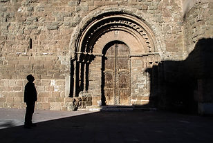 Portal romànic de Sant Miquel, a Castelló de Farfanya (Noguera)