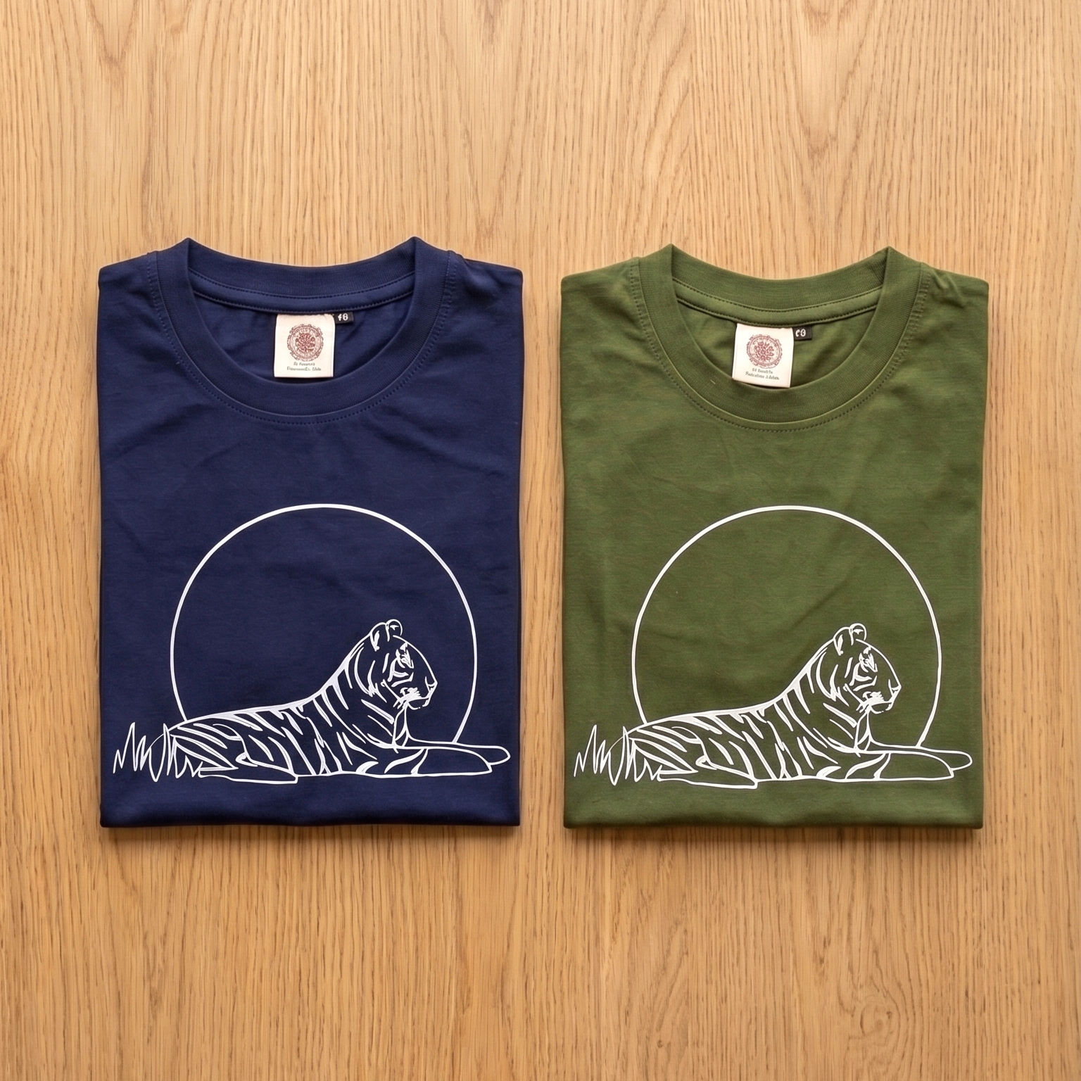 Kids T-shirt - Sitting Tiger