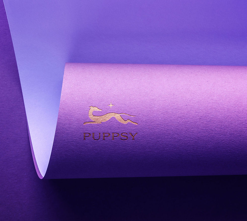 Logo PUPPSY — silueta skáčuceho psa s hviezdou - aplikácia na papieri s razbou cez fóliu