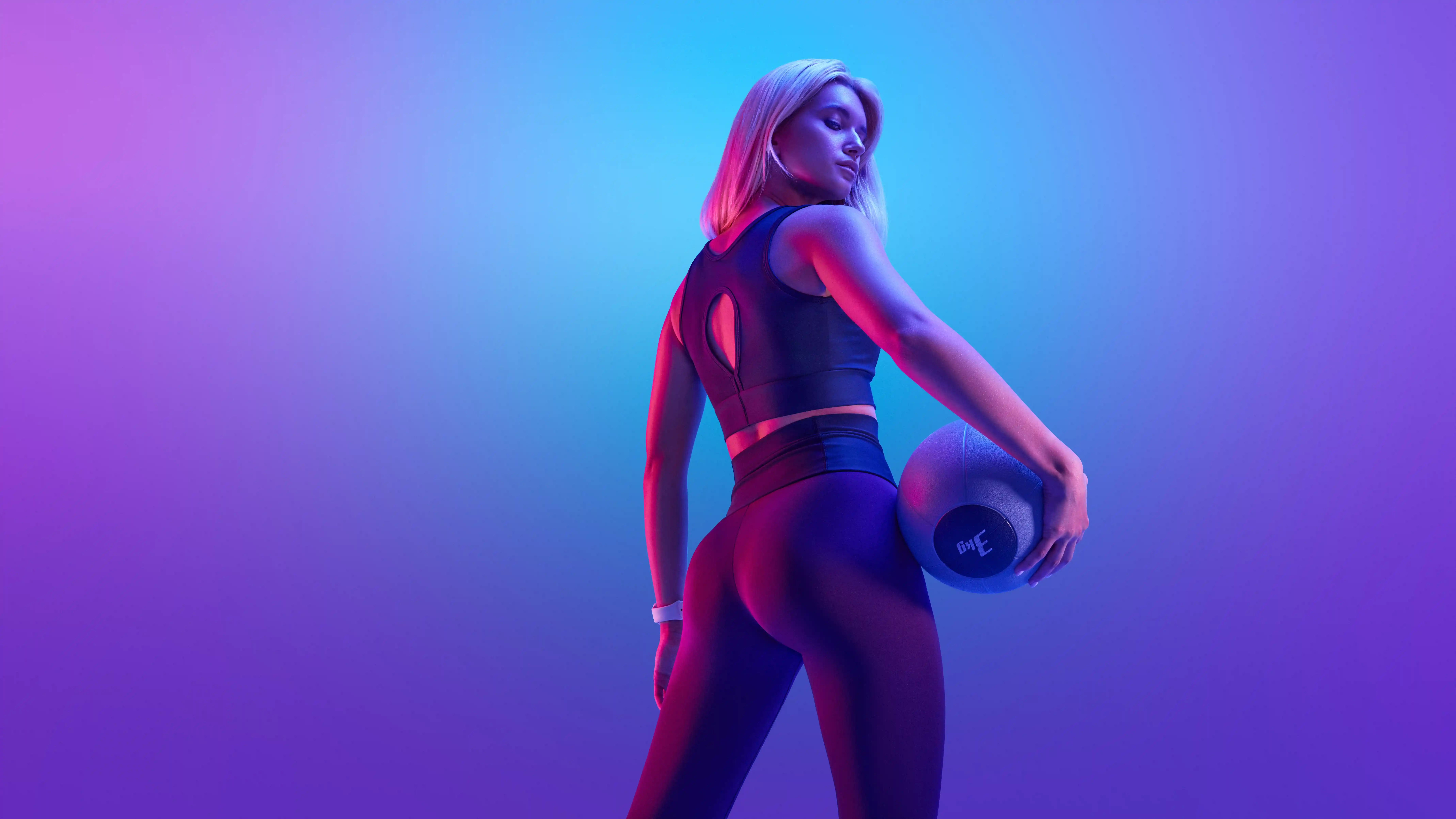 vrouw-met-fitness-bal-met-neon-style-achtergrond.webp