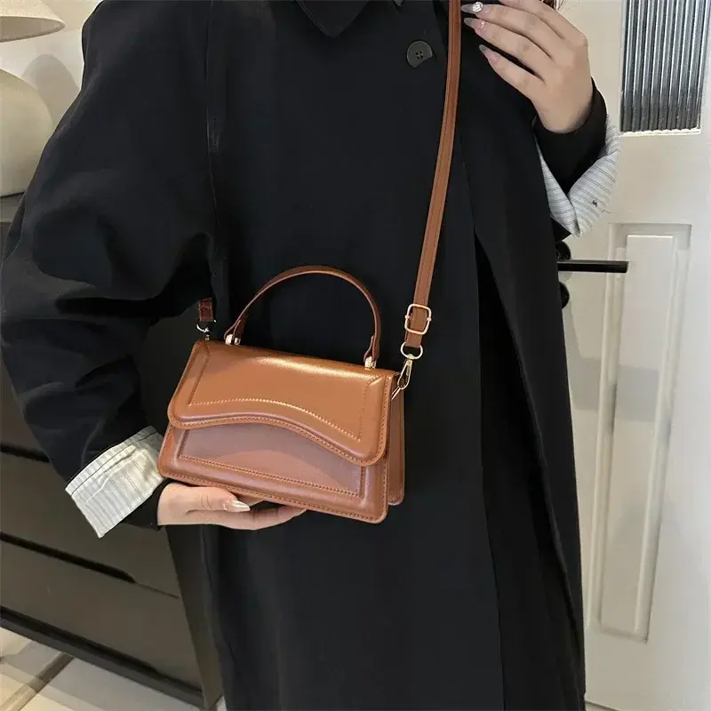 Thumbnail: Vivienne Classic Shoulder Bag  