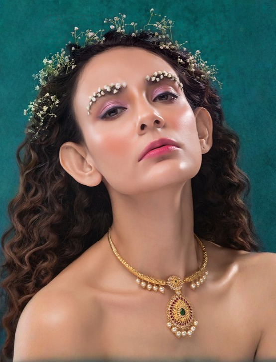 floral-bridal-gold-necklace-model-portrait.png