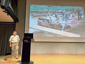 Mit dem Motorboot quer durch Afrika: Carsten Möhle nahm das Publikum mit auf eine ziemlich schräge Expedition