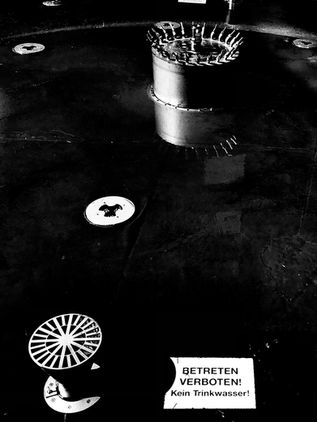 B&W Water font