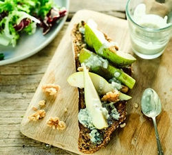 7 walnut-pear-toasts