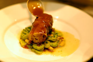 豚足の詰め物 煮込みにして ソラマメ添え
Doube de pied de cochon farci avec fevettes