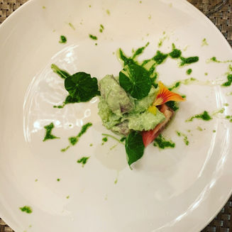 Tartare de thon sauce verteマグロのタルタル 山で採取した独活のソース