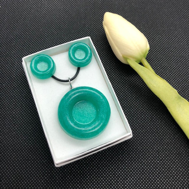 Thumbnail: Round Indented Pearlescent 2 Piece Resin set
