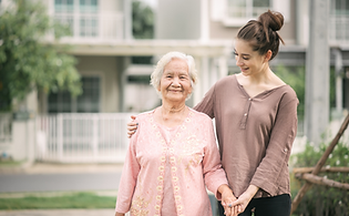 Activités récréatives et conviviales pour personnes âgées , favorisant le lien social et le bien-être à domicile