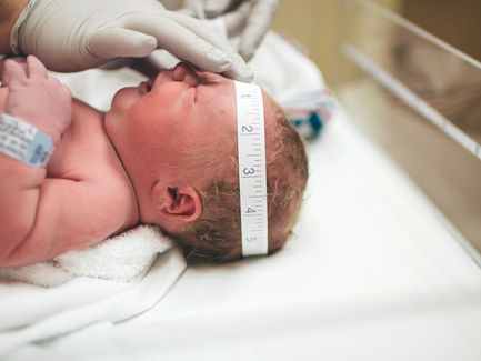 Los primeros exámenes físicos de su recién nacido