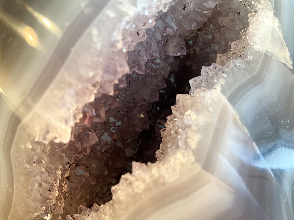 Miniaturbild: Amethyst Geode oder Druse auf Ständer