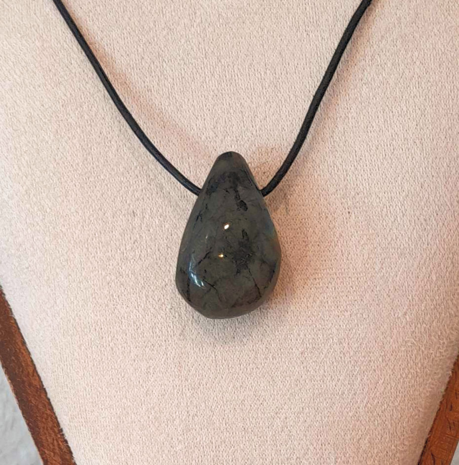 Miniaturbild: Labradorit Anhänger, Tropfenform, Drop Shape gebohrt, Größe M (III)