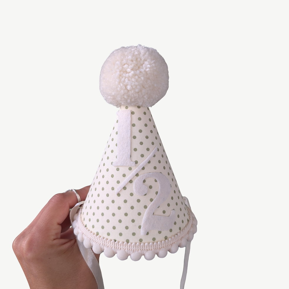 Green mini spot on cream print half year birthday pompom hat