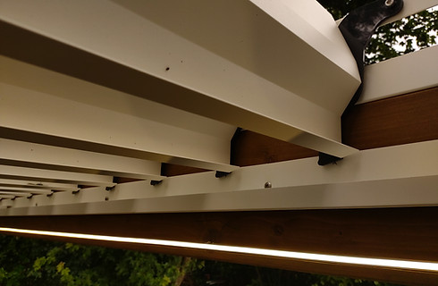 système bioclimatique pergola bois couleur beige
