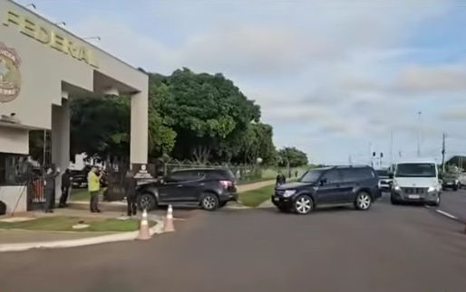 Urgente: Jair Bolsonaro é preso pela Polícia Federal após Moraes apontar "risco concreto de fuga"