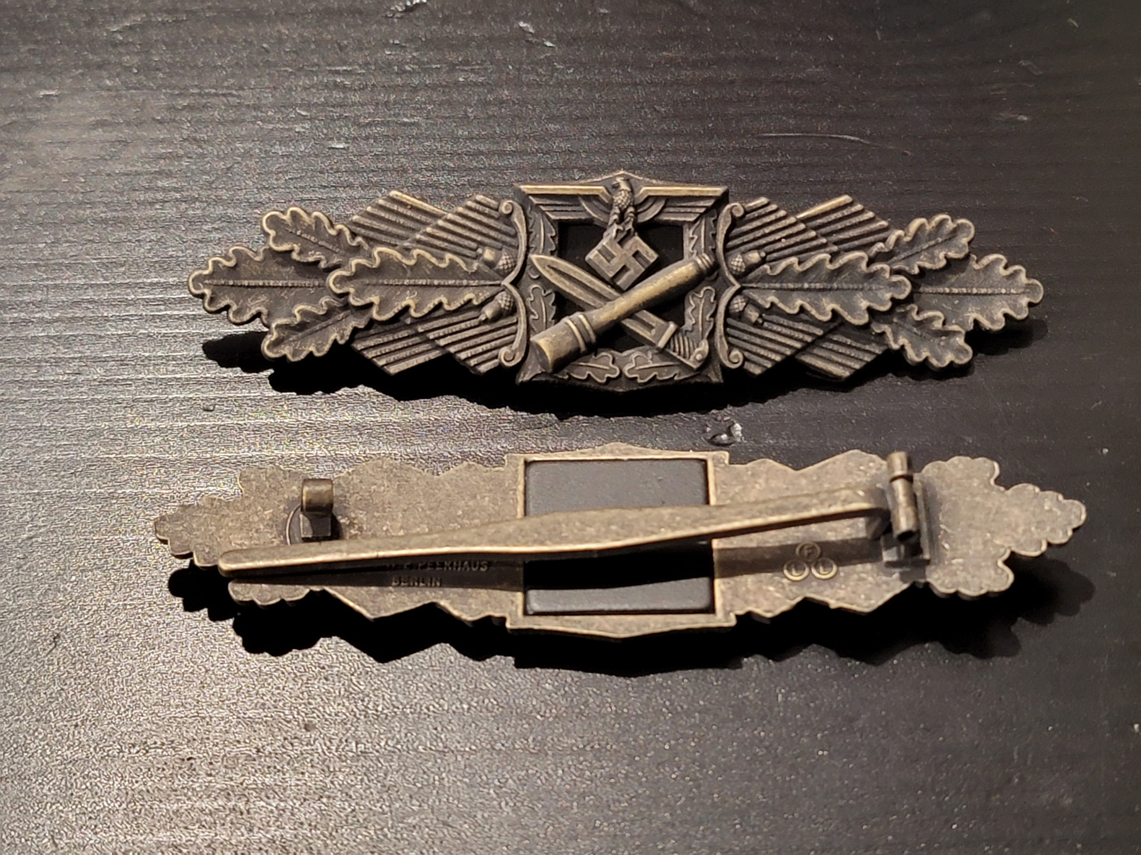 Repro WW2 German Close Combat Clasp Pin Backed