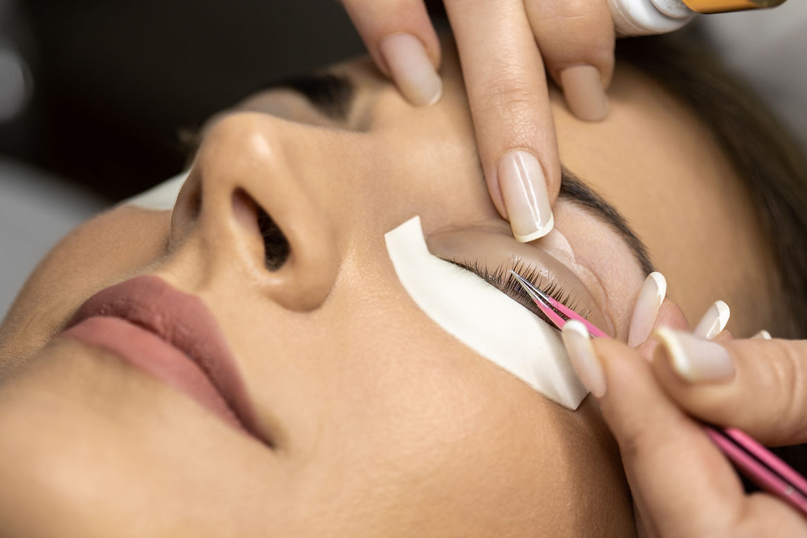 lash lift in process