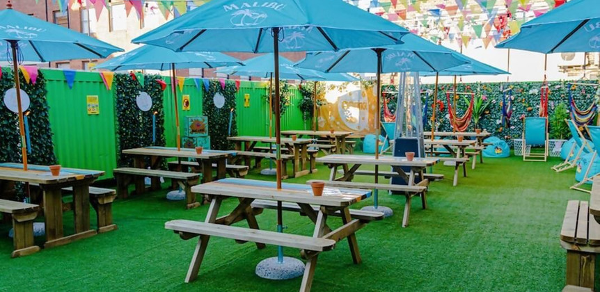 outdoor bar 