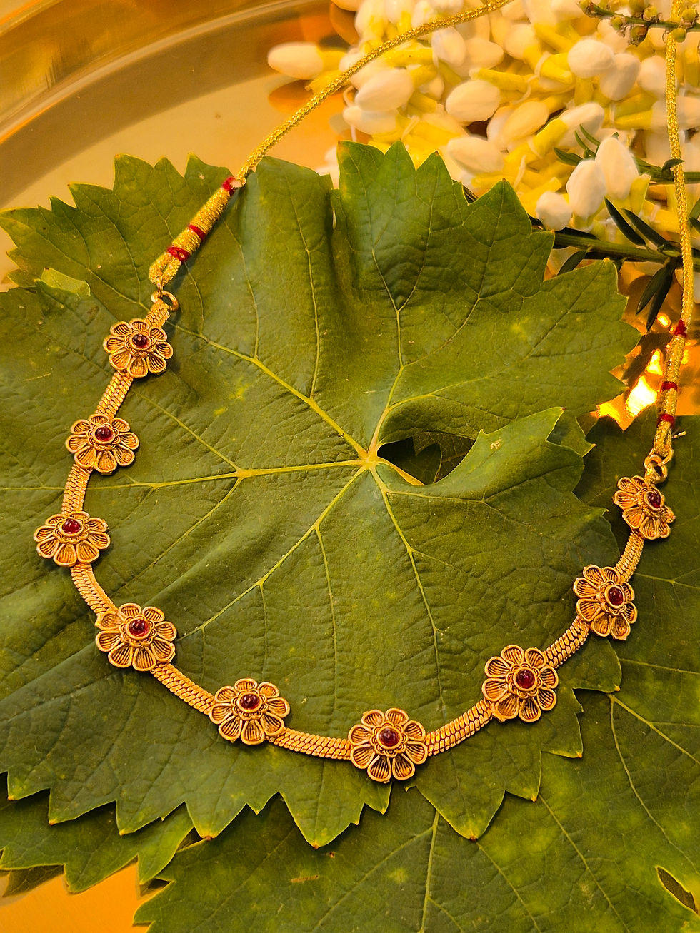 Thumbnail: Choker with studs 