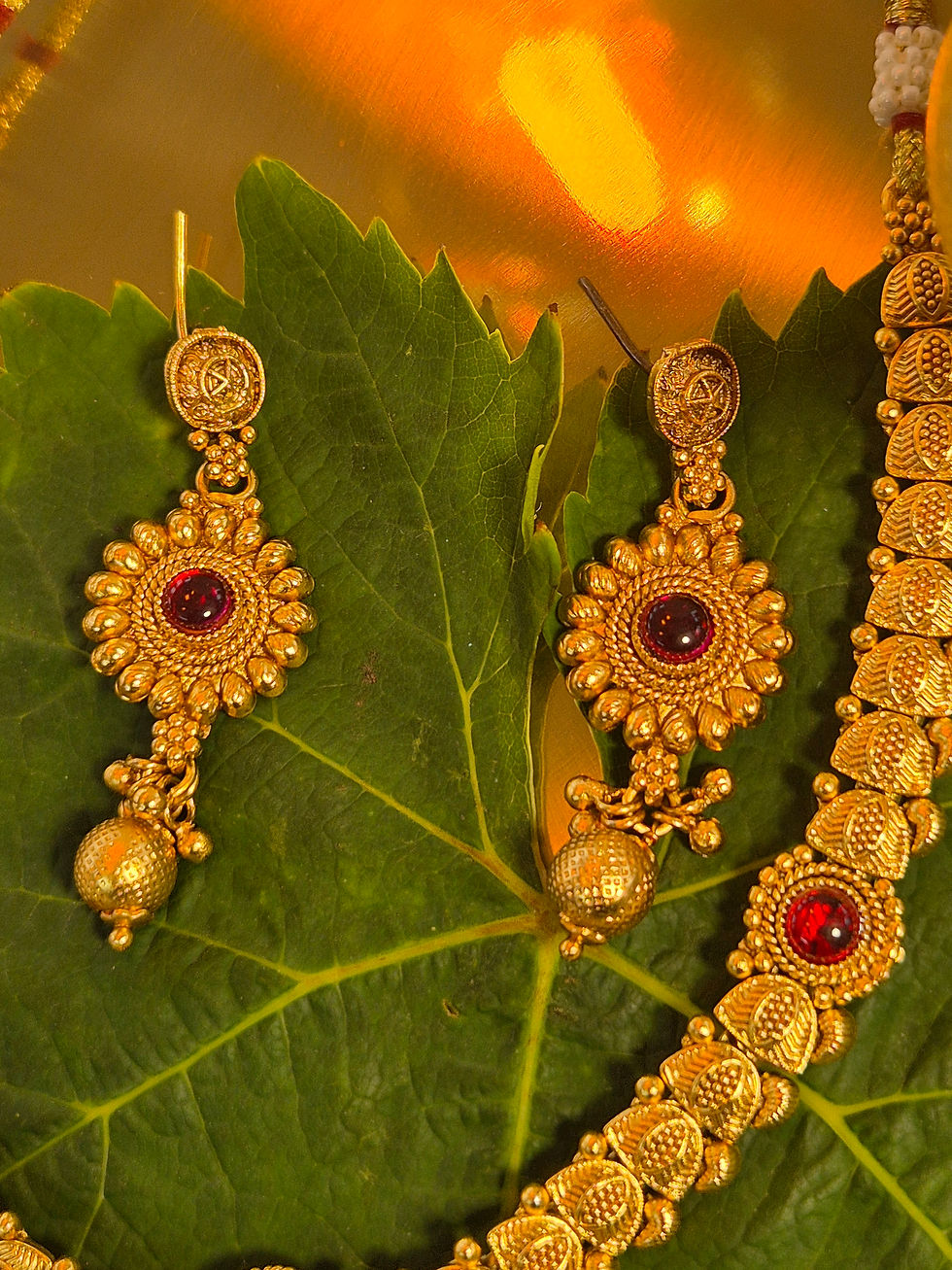 Thumbnail: kemp necklace set 