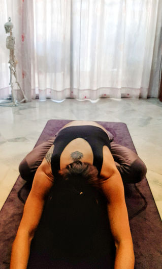 A simple neck and shoulder stretching
