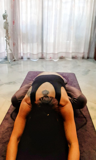 A simple neck and shoulder stretching