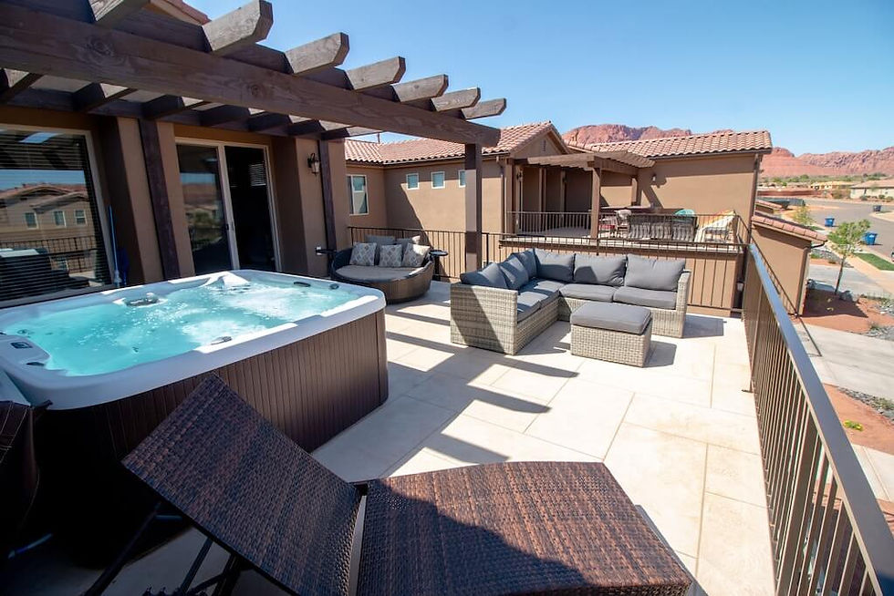 Huge Deck with Hot Tub