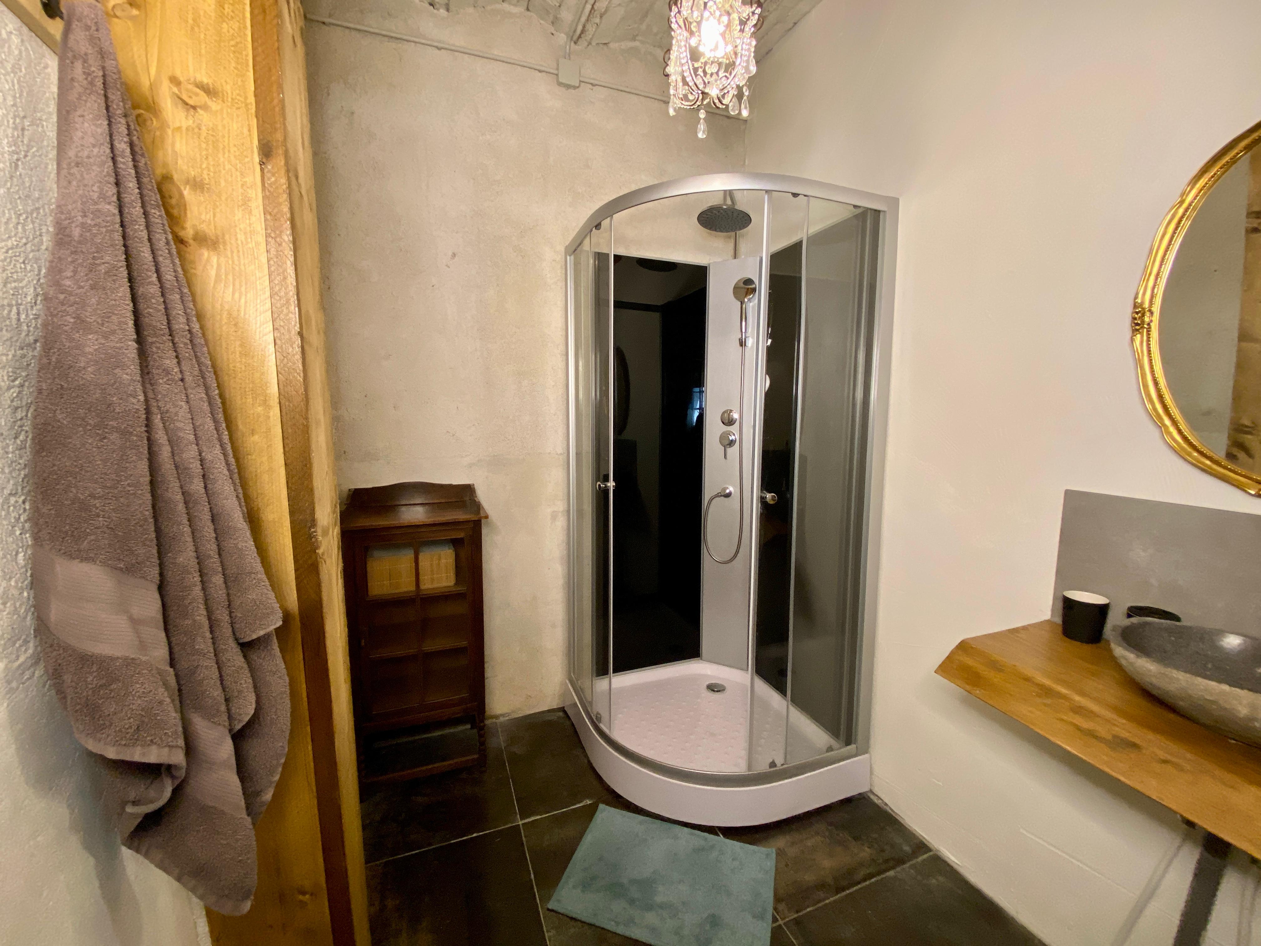 Gîte L'Atelier, Domaine Lavau, 36400 Néret, Frankrijk, France