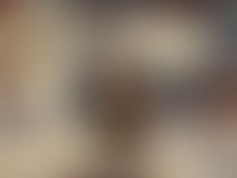 foto de uma mulher em uma imagem de ilusão de ótima que está dentro de um copo