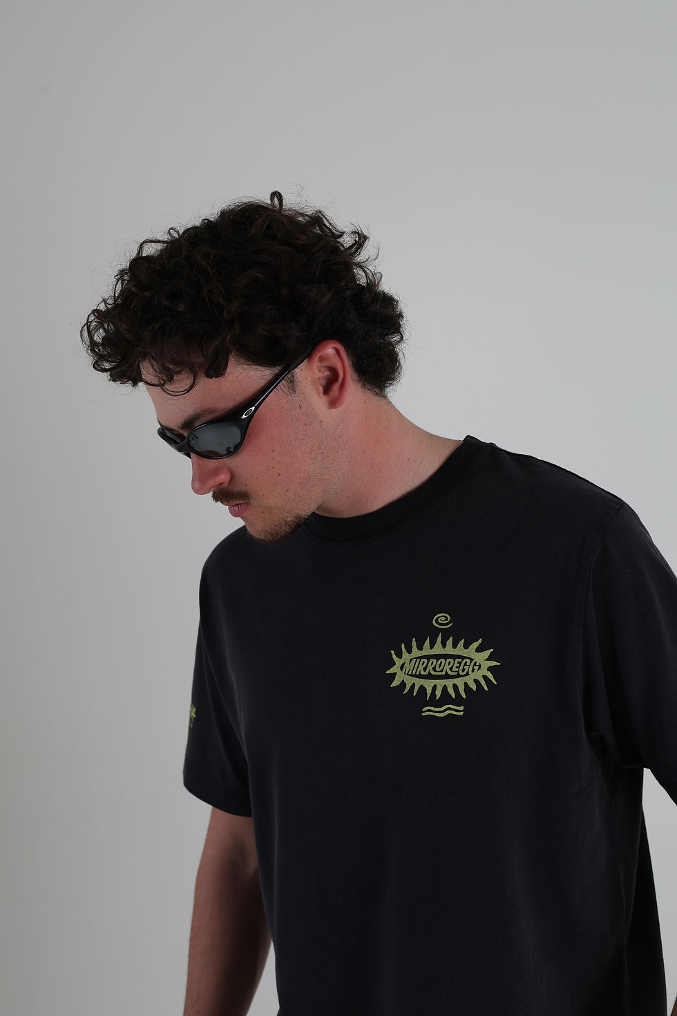 Thumbnail: Indie Vintage - Premium Shirt // Washed Black - Viento, Sol y Mar