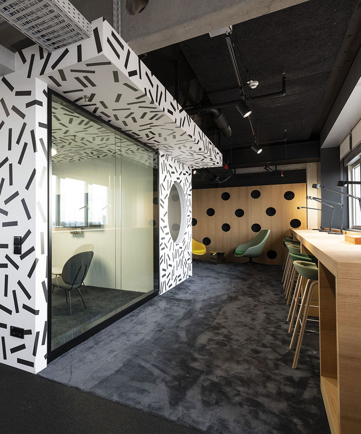 OLX-Meetingroom-Hotdesk©Philipp-Jester-2019 3.jpg